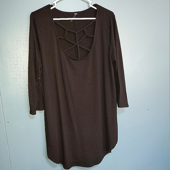 Black half sleeve top with front cut-out 1X - Picture 1 of 5